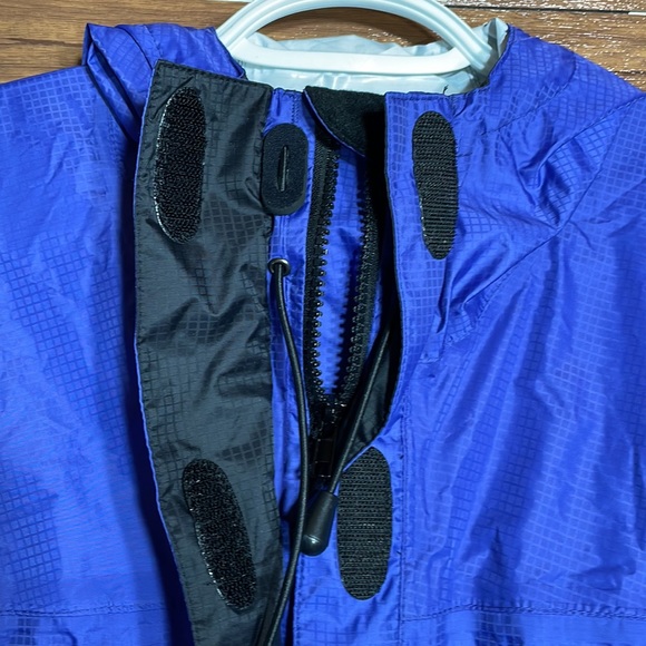 L.L.Bean women’s purple rain jacket size medium - Picture 6 of 16